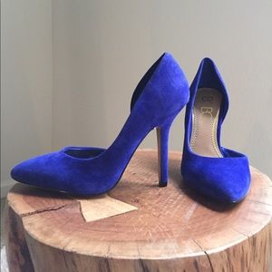 🌿🎉Host Pick BCBG suede pump. Size 5.5